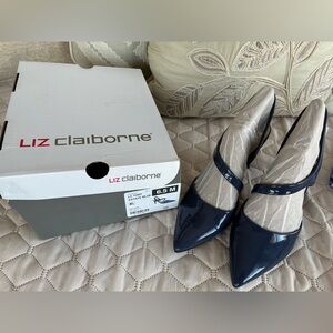Liz Claiborne Slip on Heels 
Size 6.5
I wear a 7 and these fit me just fine.